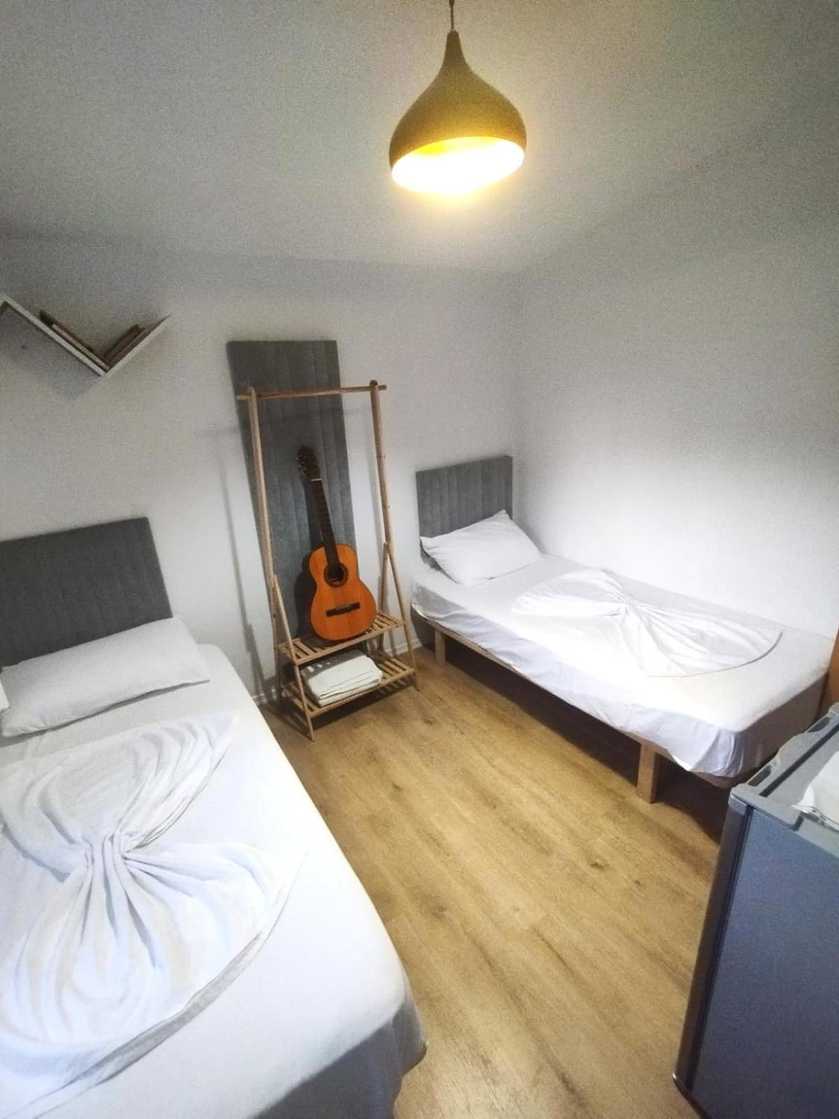 2 Single Bedroom Gjestgiverier *